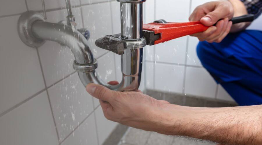 Expert burst pipe repair services in Naguabo, PR